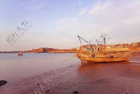 海滩渔港木渔船图片