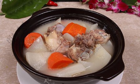 鲁菜山东菜咸骨煲淋萝卜图片